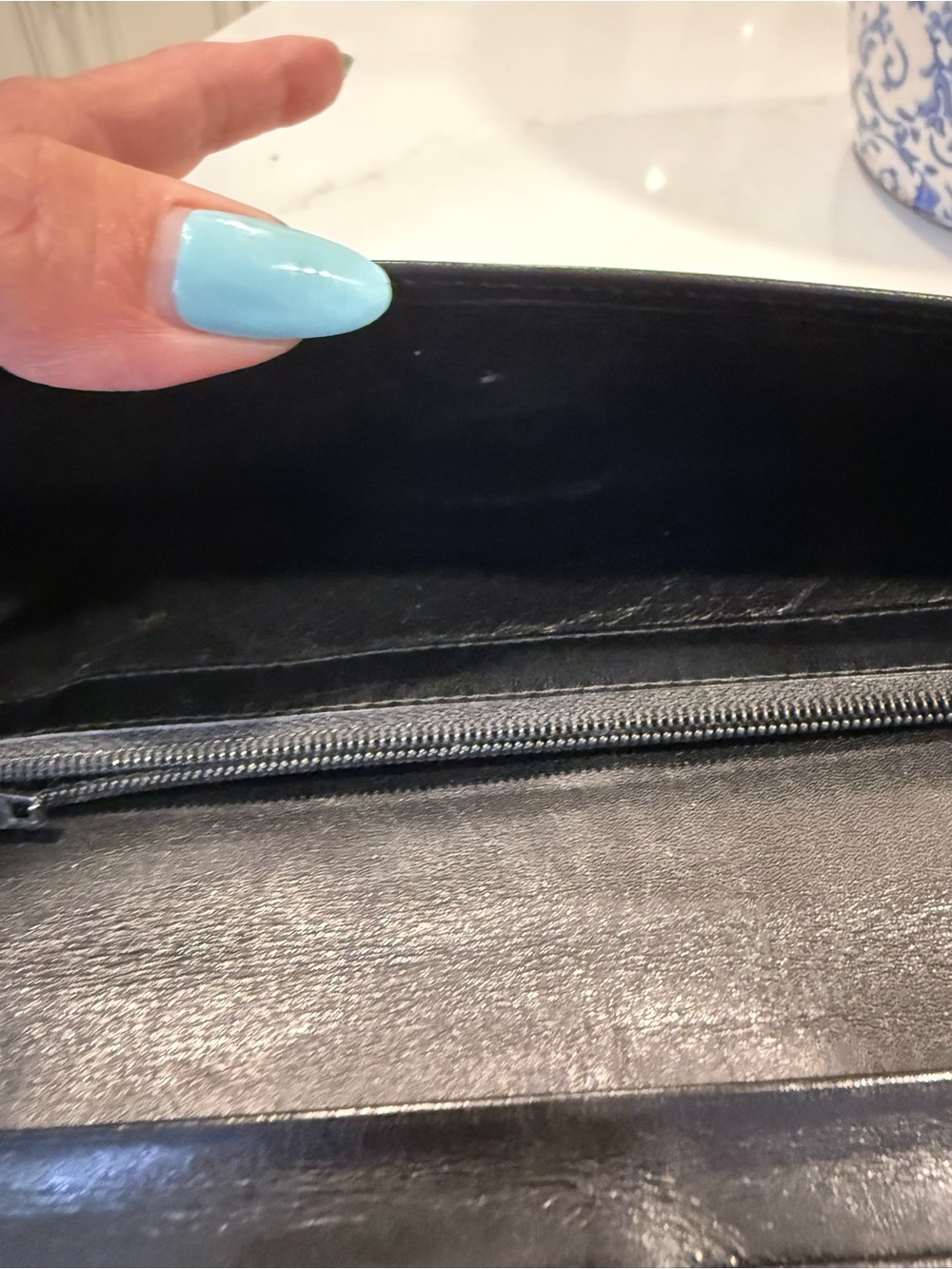 Gucci Black Leather Long Wallet with Silver-Tone Clasp - Picture 4 of 5